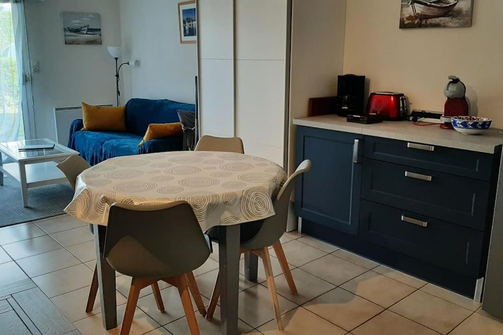Hyper Centre De Sarzeau, Grand Appartement Au Calme Avec Jardinet Bagian luar foto